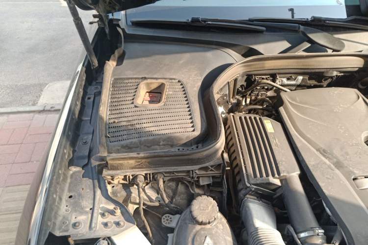 Used Mercedes-Benz GLC 2017 GLC 260 4MATIC Luxury Model Engine Bay Right