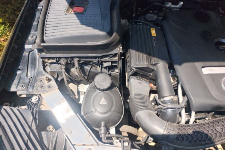 Used Mercedes-Benz GLC 2017 GLC 300 4MATIC Sport Edition Engine Bay Right
