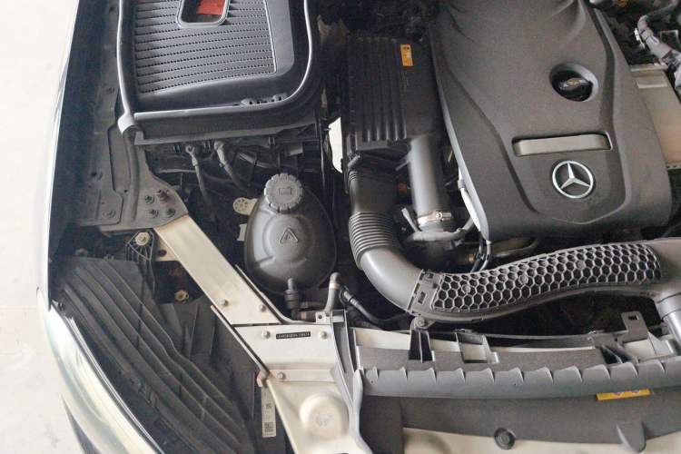 Used Mercedes-Benz GLC 2017 GLC 260 4MATIC Luxury Model Engine Bay Right