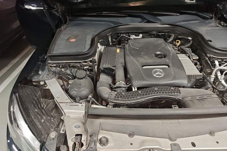 Used Mercedes-Benz GLC 2017 GLC 260 4MATIC Luxury Model Engine Bay Right