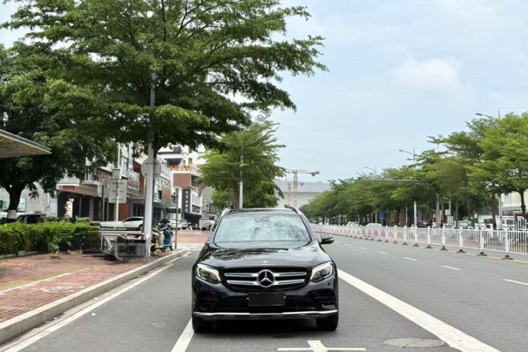 Used Mercedes-Benz GLC 2017 GLC 300 4MATIC Sport Edition Exterior 1