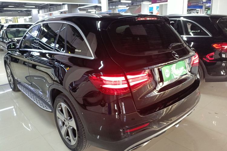Used Mercedes-Benz GLC 2017 GLC 260 4MATIC Luxury Model Exterior 2