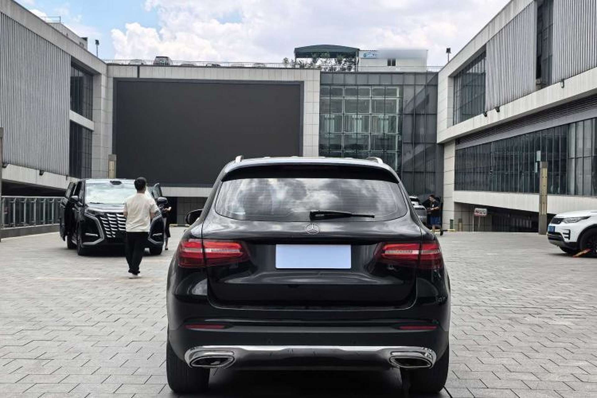 Used Mercedes-Benz GLC 2017 GLC 200 4MATIC Exterior 2