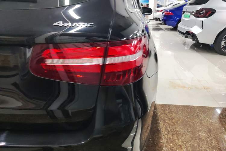 Used Mercedes-Benz GLC 2017 GLC 300 4MATIC Sport Edition Exterior 3