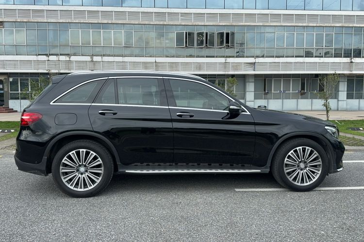 Used Mercedes-Benz GLC 2017 GLC 260 4MATIC Dynamic Edition Exterior 3