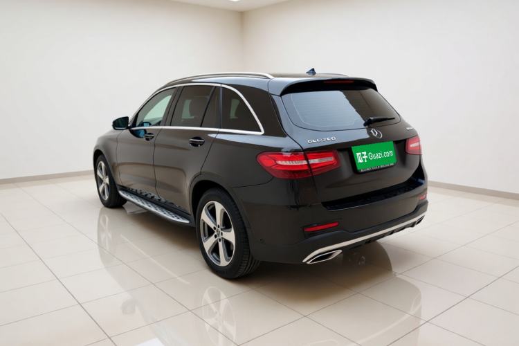 Used Mercedes-Benz GLC 2017 GLC 260 4MATIC Luxury Model Exterior 3