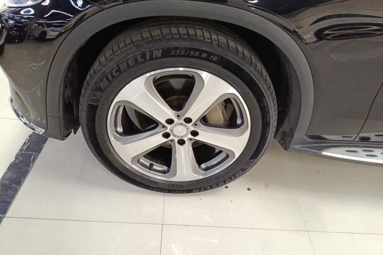 Used Mercedes-Benz GLC 2017 GLC 260 4MATIC Luxury Model Exterior 4