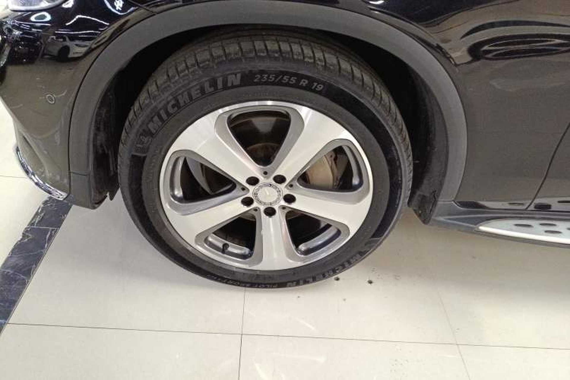 Used Mercedes-Benz GLC 2017 GLC 260 4MATIC Luxury Model Exterior 4