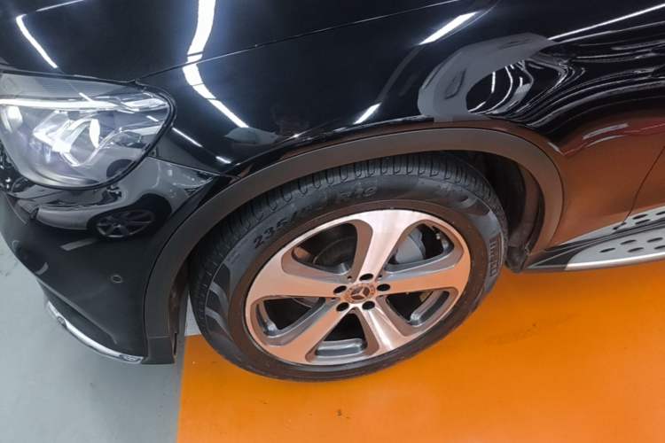 Used Mercedes-Benz GLC 2017 GLC 260 4MATIC Luxury Model Exterior 4