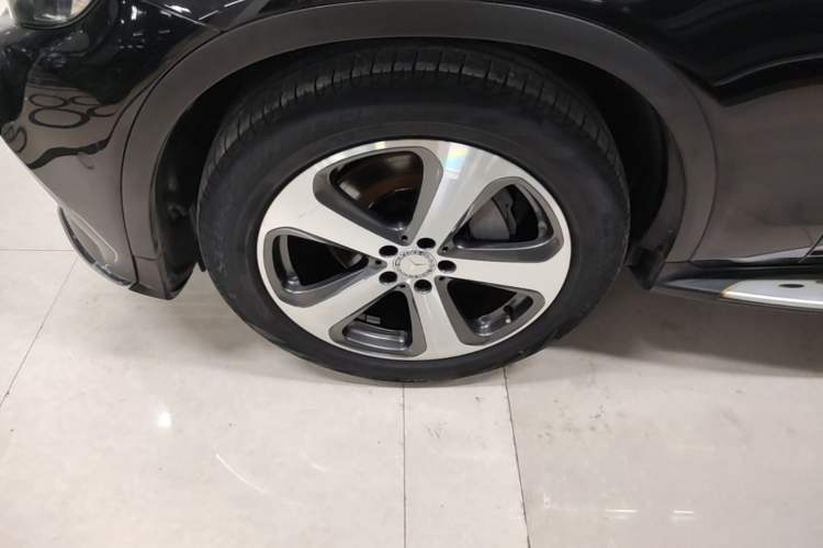 Used Mercedes-Benz GLC 2017 GLC 300 4MATIC Sport Edition Exterior 4