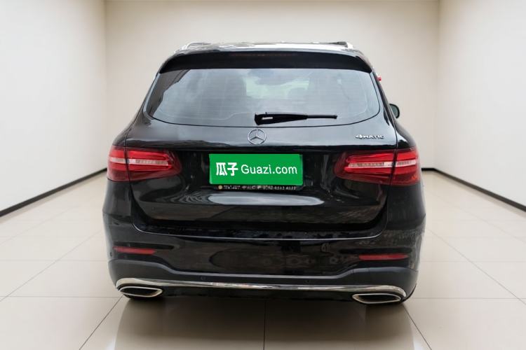 Used Mercedes-Benz GLC 2017 GLC 260 4MATIC Luxury Model Exterior 4