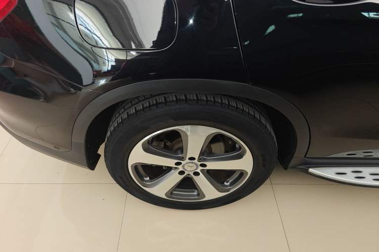Used Mercedes-Benz GLC 2017 GLC 300 4MATIC Sport Edition Exterior 5