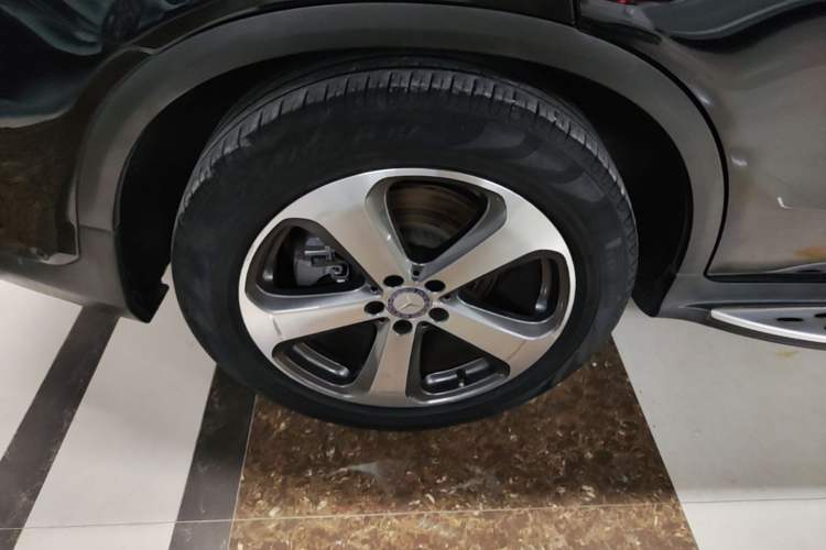 Used Mercedes-Benz GLC 2017 GLC 300 4MATIC Sport Edition Exterior 5