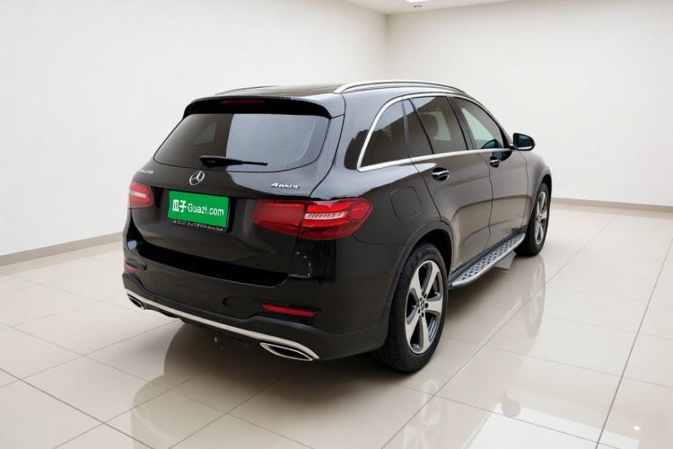 Used Mercedes-Benz GLC 2017 GLC 260 4MATIC Luxury Model Exterior 5
