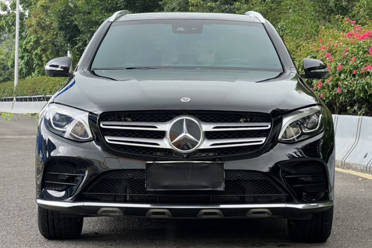 Used Mercedes-Benz GLC 2017 GLC 260 4MATIC Luxury Model Exterior 5