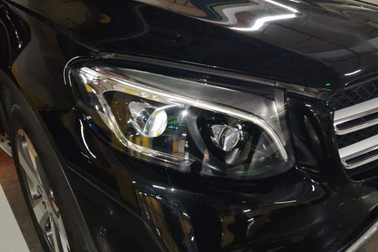 Used Mercedes-Benz GLC 2017 GLC 300 4MATIC Sport Edition Exterior 6