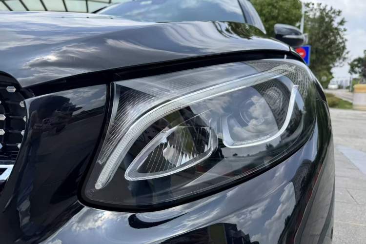 Used Mercedes-Benz GLC 2017 GLC 260 4MATIC Dynamic Edition Exterior 7