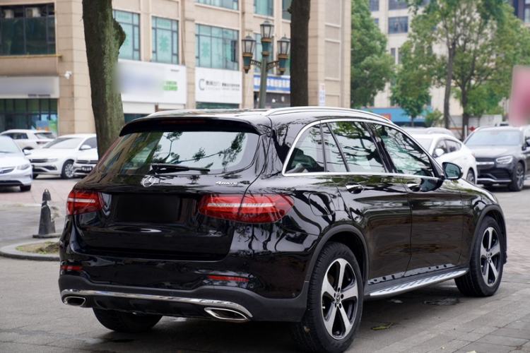 Used Mercedes-Benz GLC 2017 GLC 260 4MATIC Luxury Model Exterior 7