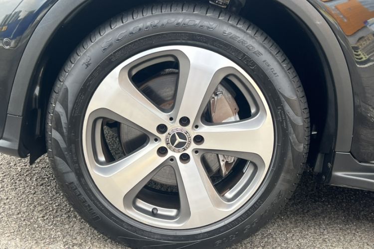 Used Mercedes-Benz GLC 2017 GLC 260 4MATIC Luxury Model Exterior 7