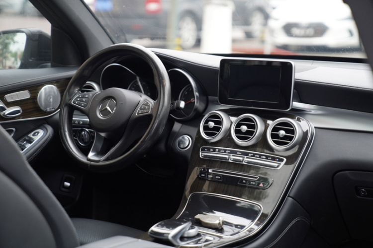 Used Mercedes-Benz GLC 2017 GLC 260 4MATIC Luxury Model Exterior 8
