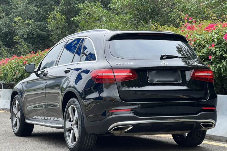 Used Mercedes-Benz GLC 2017 GLC 260 4MATIC Luxury Model Exterior 9