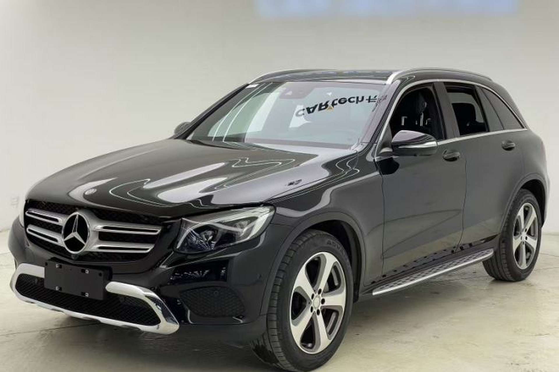 Used Mercedes-Benz GLC 2017 GLC 260 4MATIC Luxury Model Front Left 45 Deg