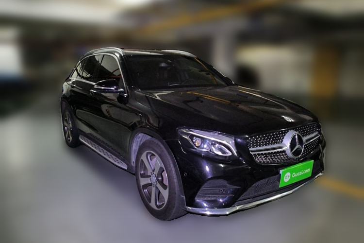 Used Mercedes-Benz GLC 2017 GLC 260 4MATIC Luxury Model Front Right 45 Deg