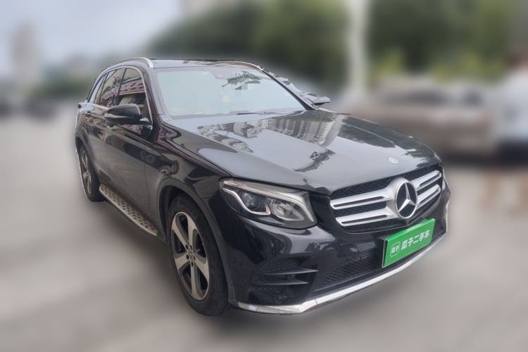 Used Mercedes-Benz GLC 2017 GLC 260 4MATIC Luxury Model Front Right 45 Deg