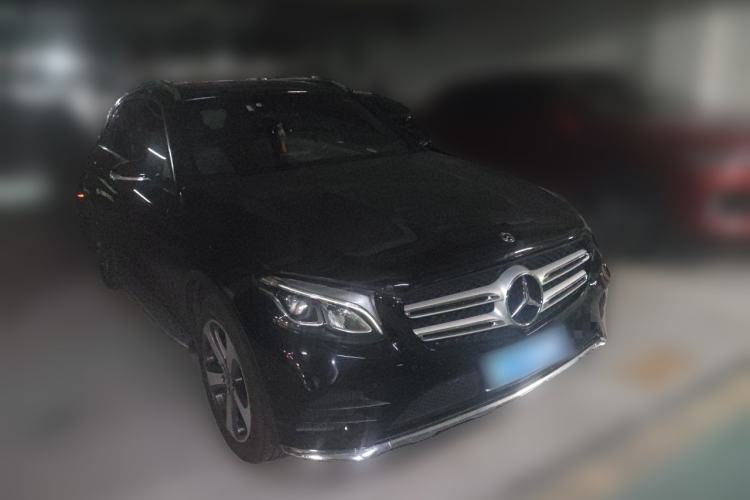 Used Mercedes-Benz GLC 2017 GLC 260 4MATIC Luxury Model Front Right 45 Deg