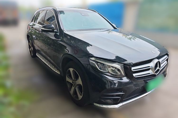 Used Mercedes-Benz GLC 2017 GLC 260 4MATIC Luxury Model Front Right 45 Deg