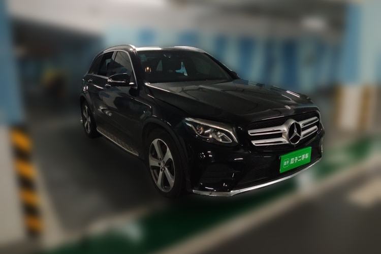 Used Mercedes-Benz GLC 2017 GLC 260 4MATIC Luxury Model Front Right 45 Deg
