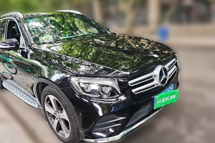 Used Mercedes-Benz GLC 2017 GLC 300 4MATIC Sport Edition Front Right 45 Deg