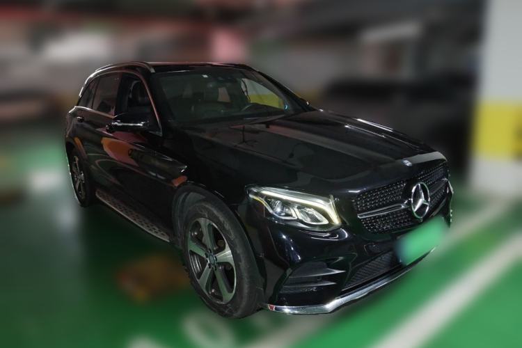 Used Mercedes-Benz GLC 2017 GLC 260 4MATIC Luxury Model Front Right 45 Deg