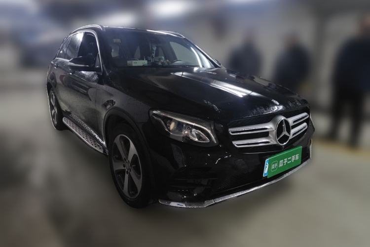 Used Mercedes-Benz GLC 2017 GLC 260 4MATIC Luxury Model Front Right 45 Deg