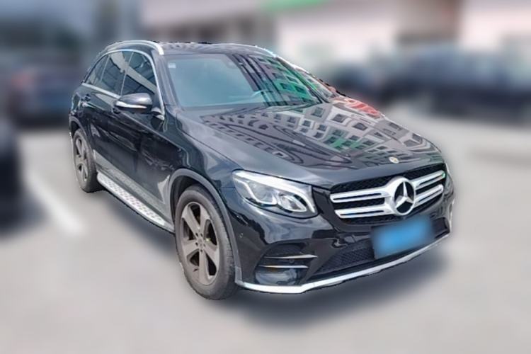 Used Mercedes-Benz GLC 2017 GLC 260 4MATIC Luxury Model Front Right 45 Deg