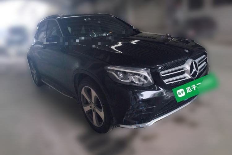 Used Mercedes-Benz GLC 2017 GLC 260 4MATIC Luxury Model Front Right 45 Deg