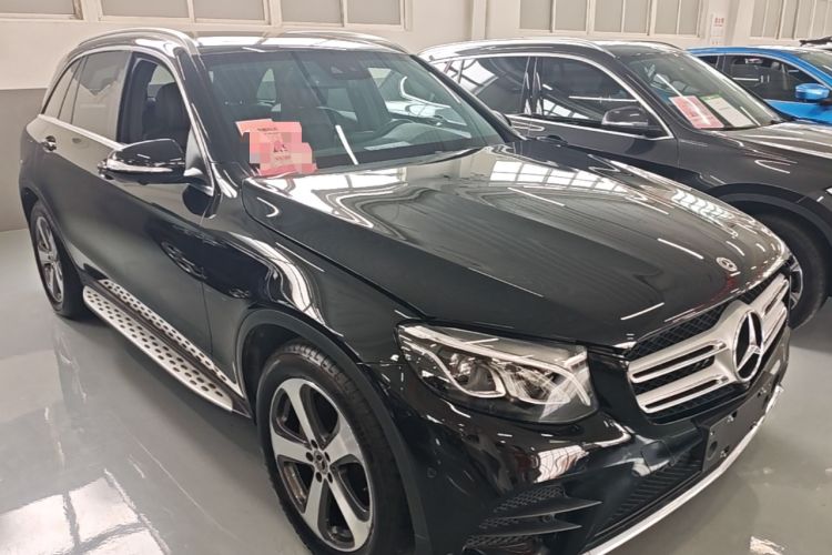 Used Mercedes-Benz GLC 2017 GLC 260 4MATIC Luxury Model Front Right 45 Deg