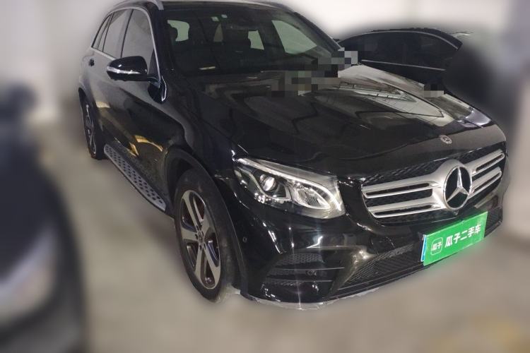 Used Mercedes-Benz GLC 2017 GLC 260 4MATIC Luxury Model Front Right 45 Deg
