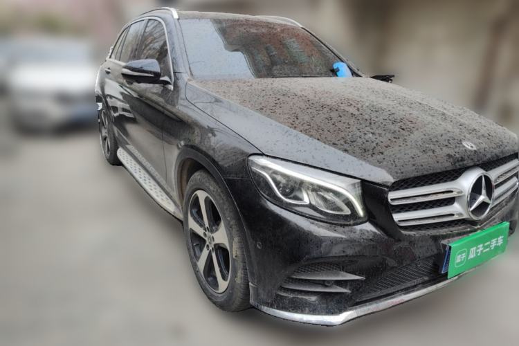 Used Mercedes-Benz GLC 2017 GLC 260 4MATIC Luxury Model Front Right 45 Deg