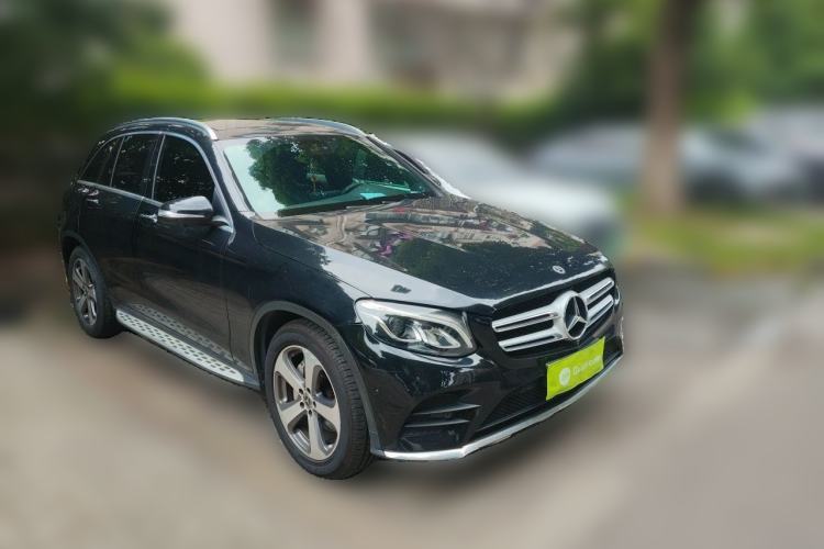 Used Mercedes-Benz GLC 2017 GLC 260 4MATIC Luxury Model Front Right 45 Deg