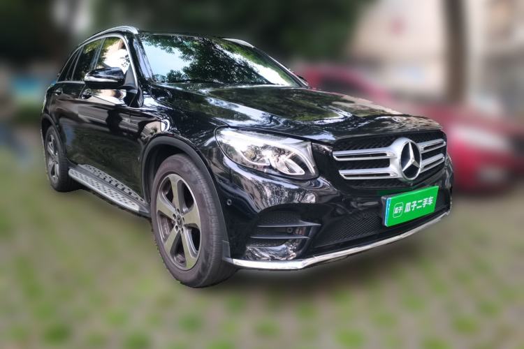 Used Mercedes-Benz GLC 2017 GLC 260 4MATIC Luxury Model Front Right 45 Deg
