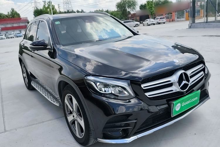 Used Mercedes-Benz GLC 2017 GLC 260 4MATIC Luxury Model Front Right 45 Deg