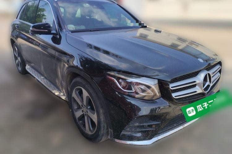 Used Mercedes-Benz GLC 2017 GLC 260 4MATIC Luxury Model Front Right 45 Deg