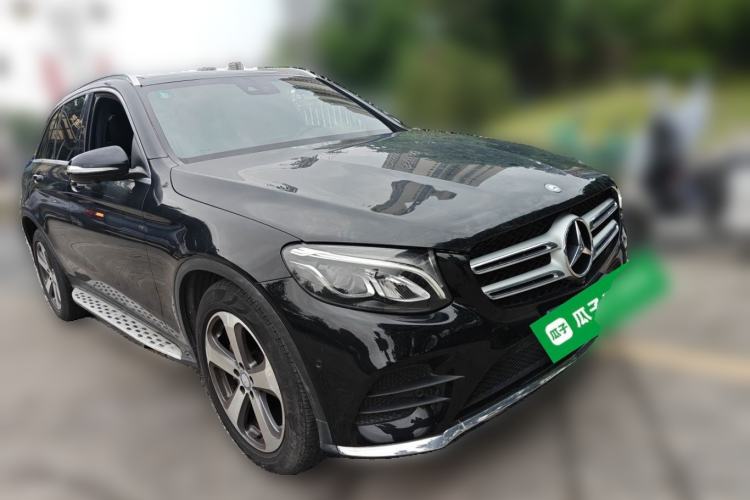 Used Mercedes-Benz GLC 2017 GLC 260 4MATIC Luxury Model Front Right 45 Deg