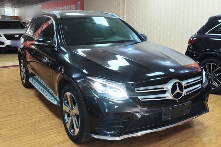 Used Mercedes-Benz GLC 2017 GLC 260 4MATIC Luxury Model Front Right 45 Deg