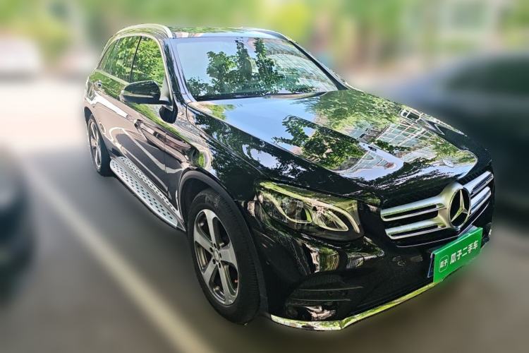 Used Mercedes-Benz GLC 2017 GLC 260 4MATIC Luxury Model Front Right 45 Deg