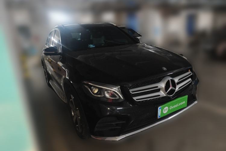 Used Mercedes-Benz GLC 2017 GLC 260 4MATIC Luxury Model Front Right 45 Deg