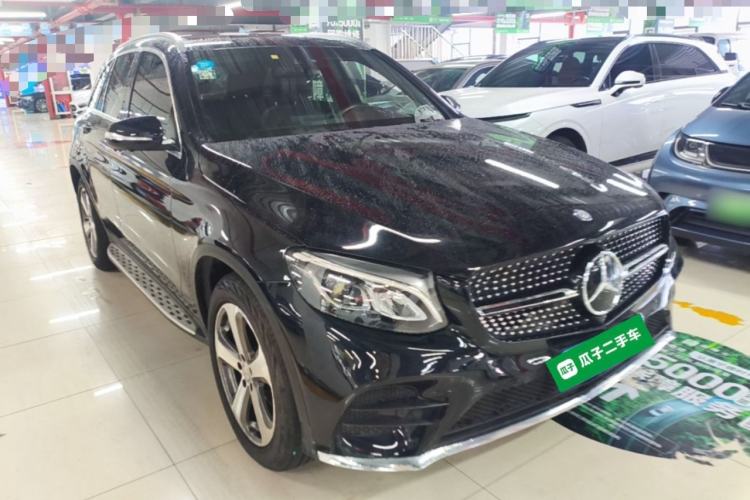 Used Mercedes-Benz GLC 2017 GLC 260 4MATIC Luxury Model Front Right 45 Deg