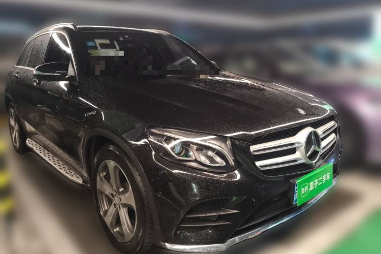 Used Mercedes-Benz GLC 2017 GLC 260 4MATIC Luxury Model Front Right 45 Deg