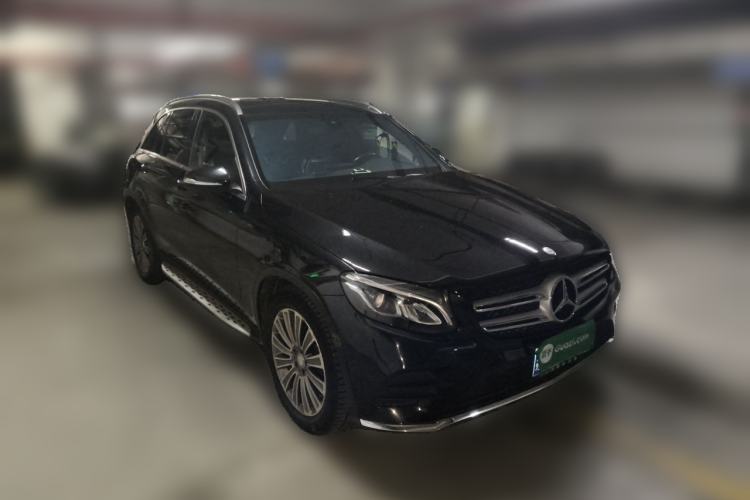 Used Mercedes-Benz GLC 2017 GLC 260 4MATIC Luxury Model Front Right 45 Deg
